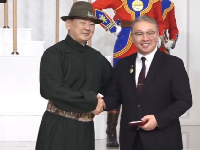 Монгол Улсын зөвлөх инженер Г.Балжиннямыг “Аж үйлдвэрийн гавьяат ажилтан” цолоор шагналаа