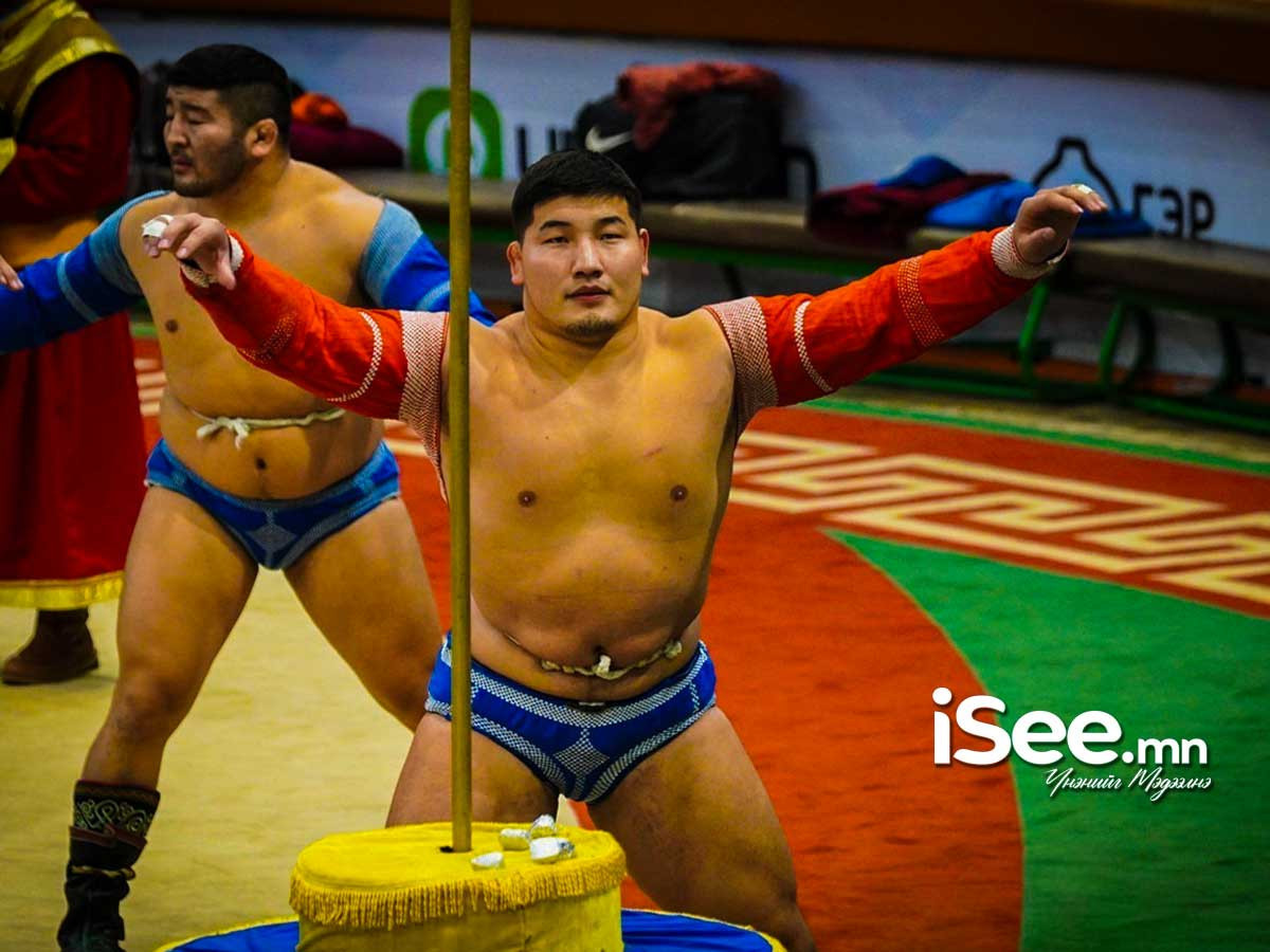 “Ерөнхийлөгчийн цом”-ын барилдаанд Улсын арслан Б.Орхонбаяр түрүүлж, аймгийн арслан М.Баяржавхлан үзүүрлэлээ