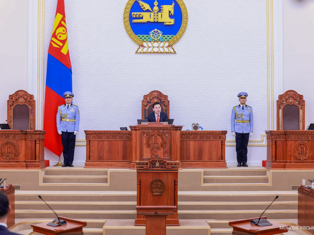 "Эрүүгийн хуулийн 13.14 дэх заалт Үндсэн хуулийг зөрчиж байна" гэсэн Үндсэн хуулийн Цэцийн дүгнэлтийг хүлээж авахыг УИХ-ын гишүүд дэмжлээ