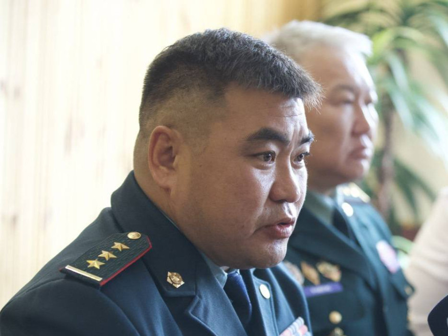 Дотоодын цэргийн штабын дарга Р.Чингисийг чөлөөлсөн тул түүнийг Ж.Мөнхсолонго түр орлон гүйцэтгэнэ