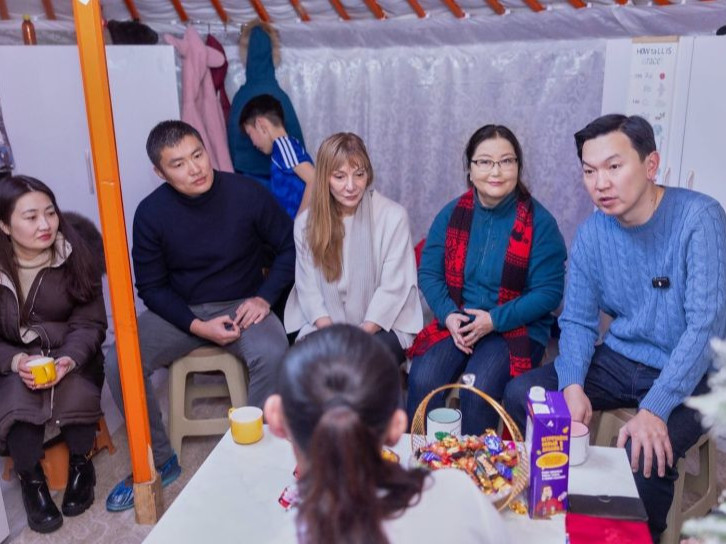 УИХ-ын дарга Н.Учрал нарны хавтангаар тог, дулаанаа шийдсэн өрхийн сайн туршлагатай танилцав