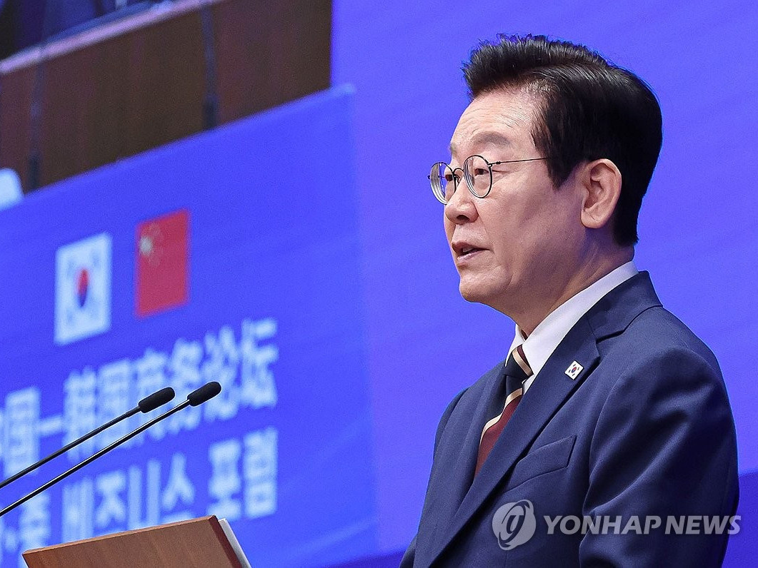 БНСУ-ын Ерөнхийлөгч Ли Жэ Мён БНХАУ-д хийх айлчлалаа эхлүүлжээ