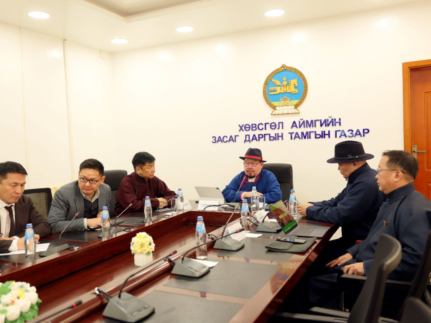 “Эдийн засгийн сэргэлтийг эрчимжүүлж 300 хоногийн ажлын төлөвлөгөө”-г хэрэгжүүлэхэд орон нутгийн удирдлагууд санаачилгатай ажиллахыг даалгажээ