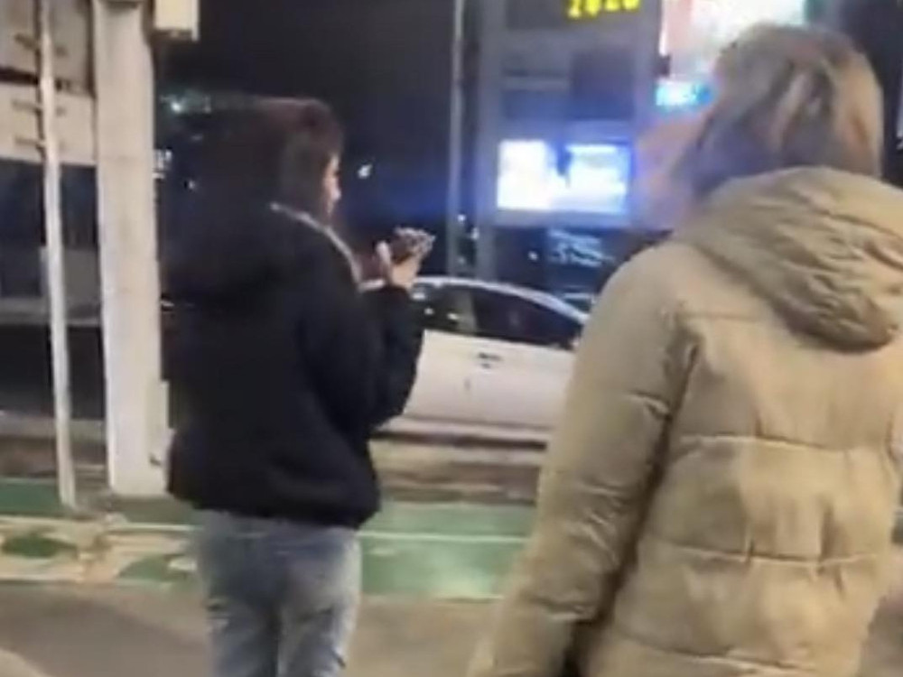 Нэгнээ “Алуурчин“ гэж дуудаж зодолдсон охидыг цагдаагийн байгууллагаас шалгаж эхэлжээ