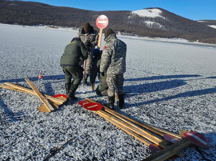 Хөвсгөл нуур зарим хэсгээрээ хөлдөөгүй байна