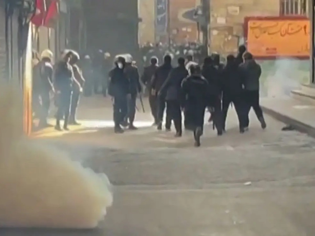 ВИДЕО: "Ираны эрх баригчид жагсагчдыг хөнөөсөн тохиолдолд цэргийн хүчээр хариу арга хэмжээ авна" гэж Д.Трамп анхааруулжээ