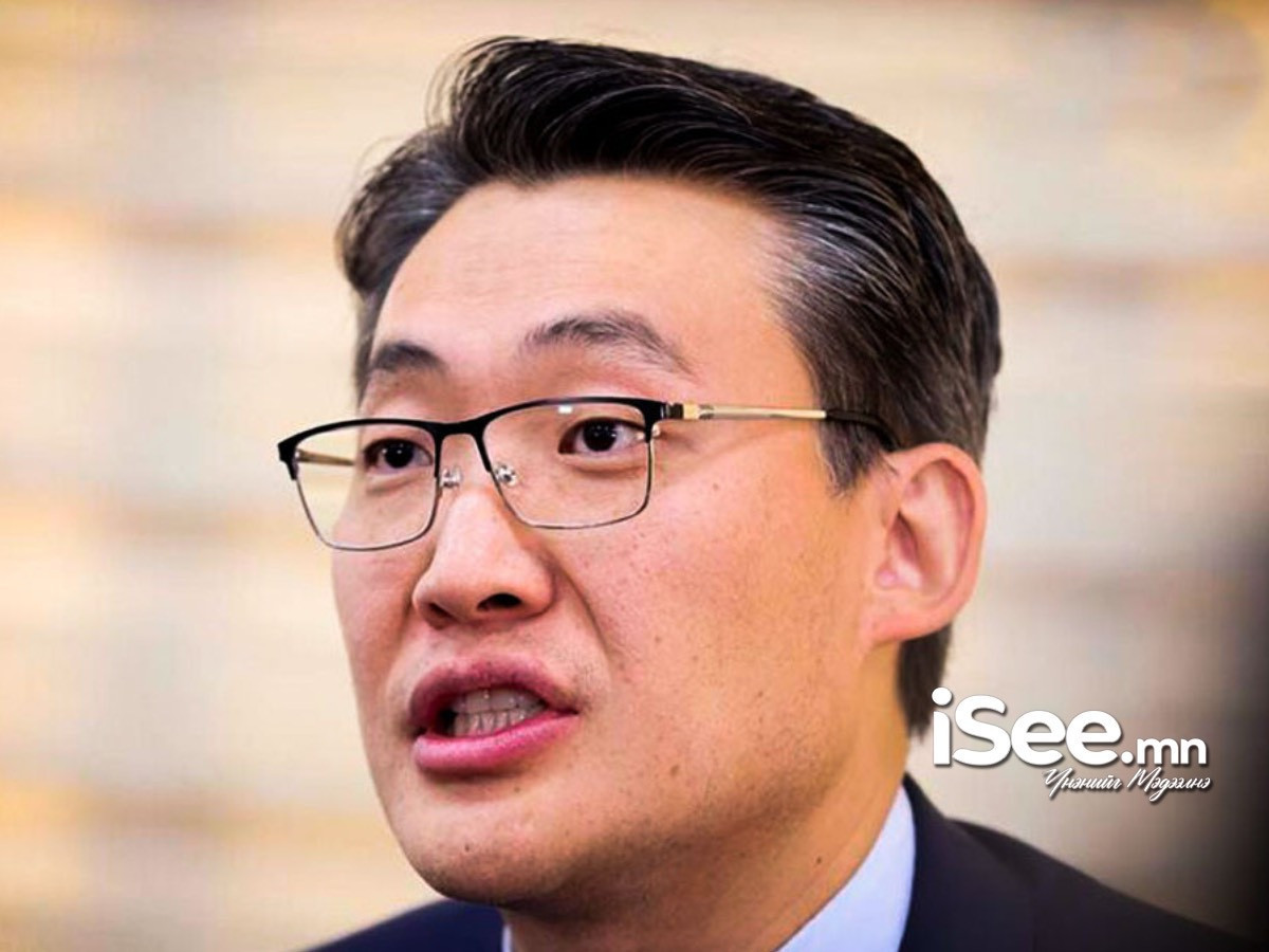 "Ширээ, сандал авах тендерийг хугацаагүй зарлаж болох ч “Хэмнэлтийн тухай” хуулиар хугацаа тогтоосон нь Үндсэн хууль зөрчиж байна" гэв 