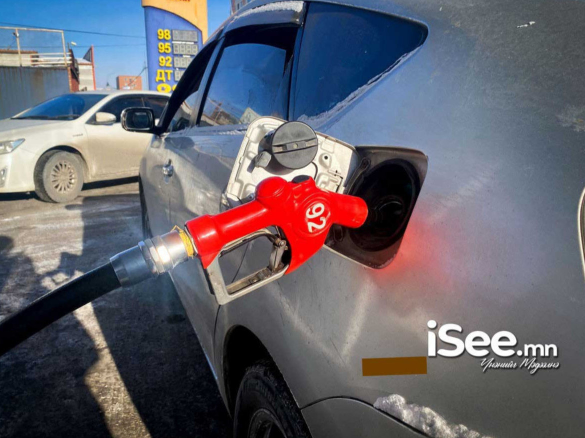 "Өнөөдрийн байдлаар төмөр зам дээр 838 вагон газрын тосны бүтээгдэхүүн байна" гэж АҮЭБЯ-наас мэдээллээ