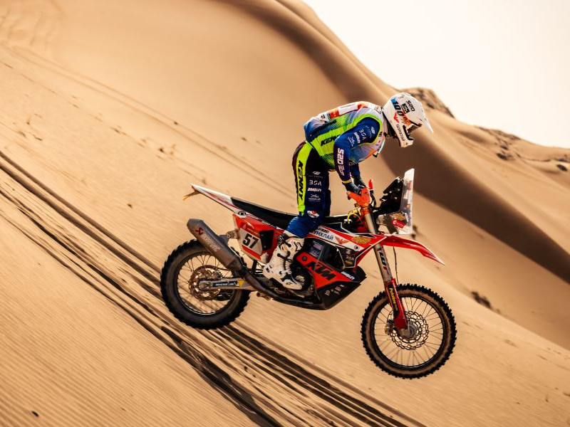 “Дакар ралли” уралдааны хоёрдугаар хагаст Э.Халиунболд нийт тамирчдаас 21, П.Мөрөн 32 дугаарт жагсжээ