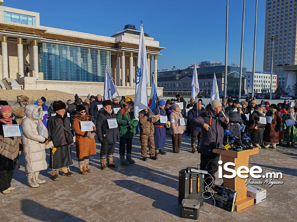 ШУУД: Сангийн яамнаас хийсэн ажлынхаа хөлсийг авч чадаагүй Мал эмнэлгийн салбарын ажилчид төв талбайд жагсаж байна