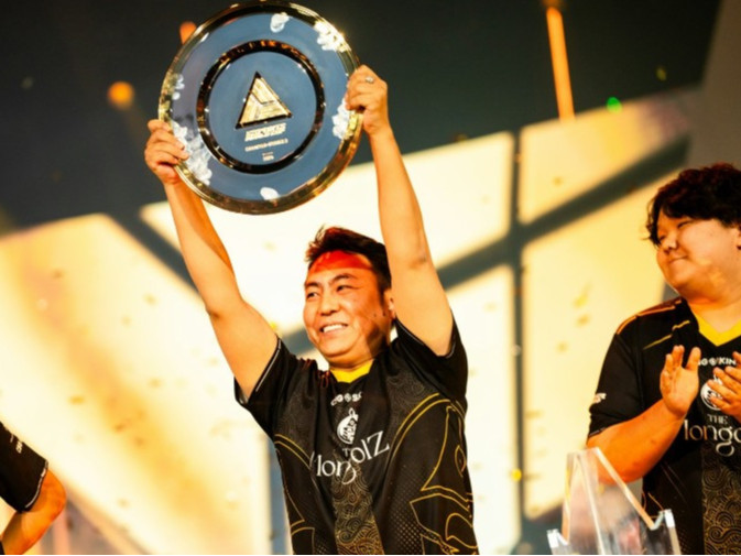 HLTV Awards-2025 наадмын шилдэг дасгалжуулагч төрөлд "maaRaa" буюу Б.Эрдэнэдалай хоёрдугаарт бичигджээ