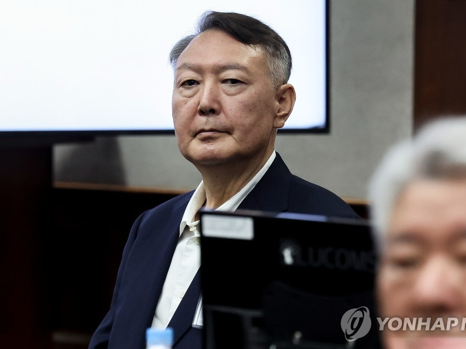 БНСУ-ын ерөнхийлөгч асан Юн Сук Ёлыд "цаазаар авах ял оноох"-ыг хүссэн бөгөөд шүүхийн шийдвэр хоёрдугаар сард гарна