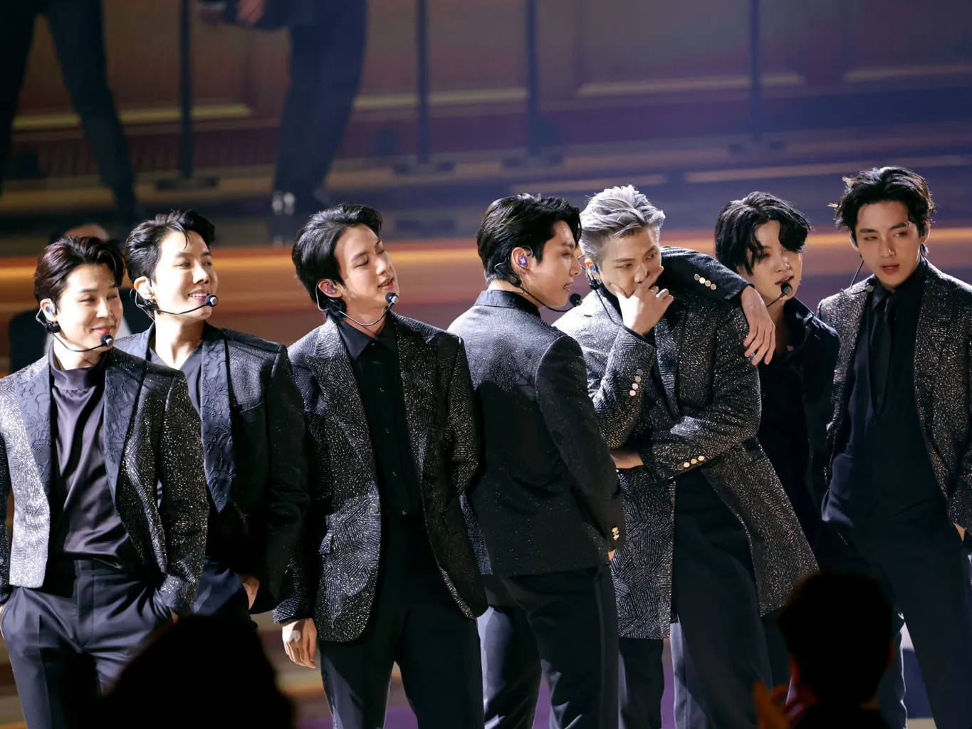 BTS хамтлаг дэлхийн аялан тоглолтоор эргэн ирж, 1 тэрбум ам.долларын орлого олох төлөвтэй байна