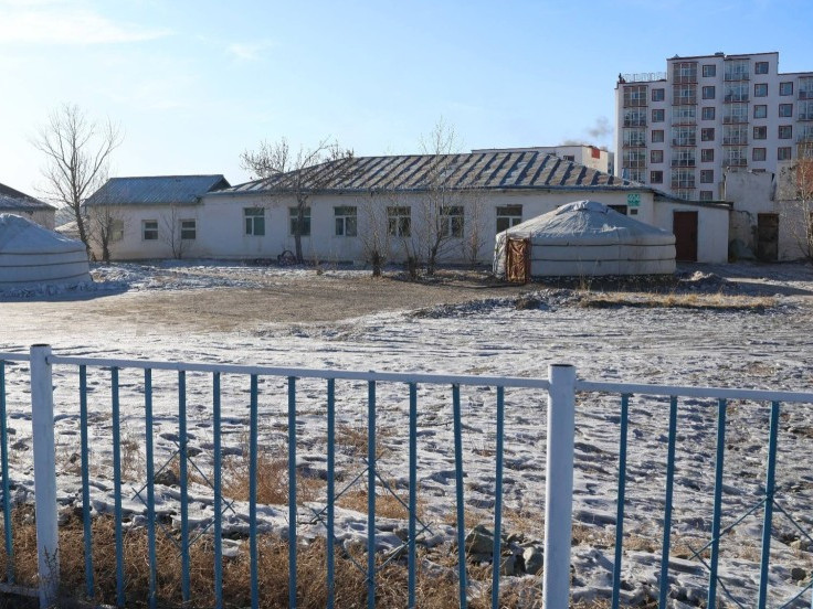 Баянхонгор аймгийн мал эмнэлгийн лаборатори актлагдаж, монгол гэрт үйл ажиллагаагаа явуулж байна