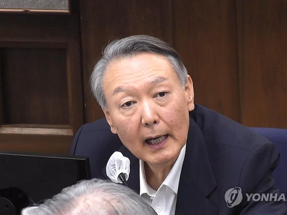 БНСУ-ын ерөнхийлөгч асан Юн Сук Ёлыг "баривчлах ажиллагаанд саад учруулсан" хэмээн 5 жилийн ял оноожээ