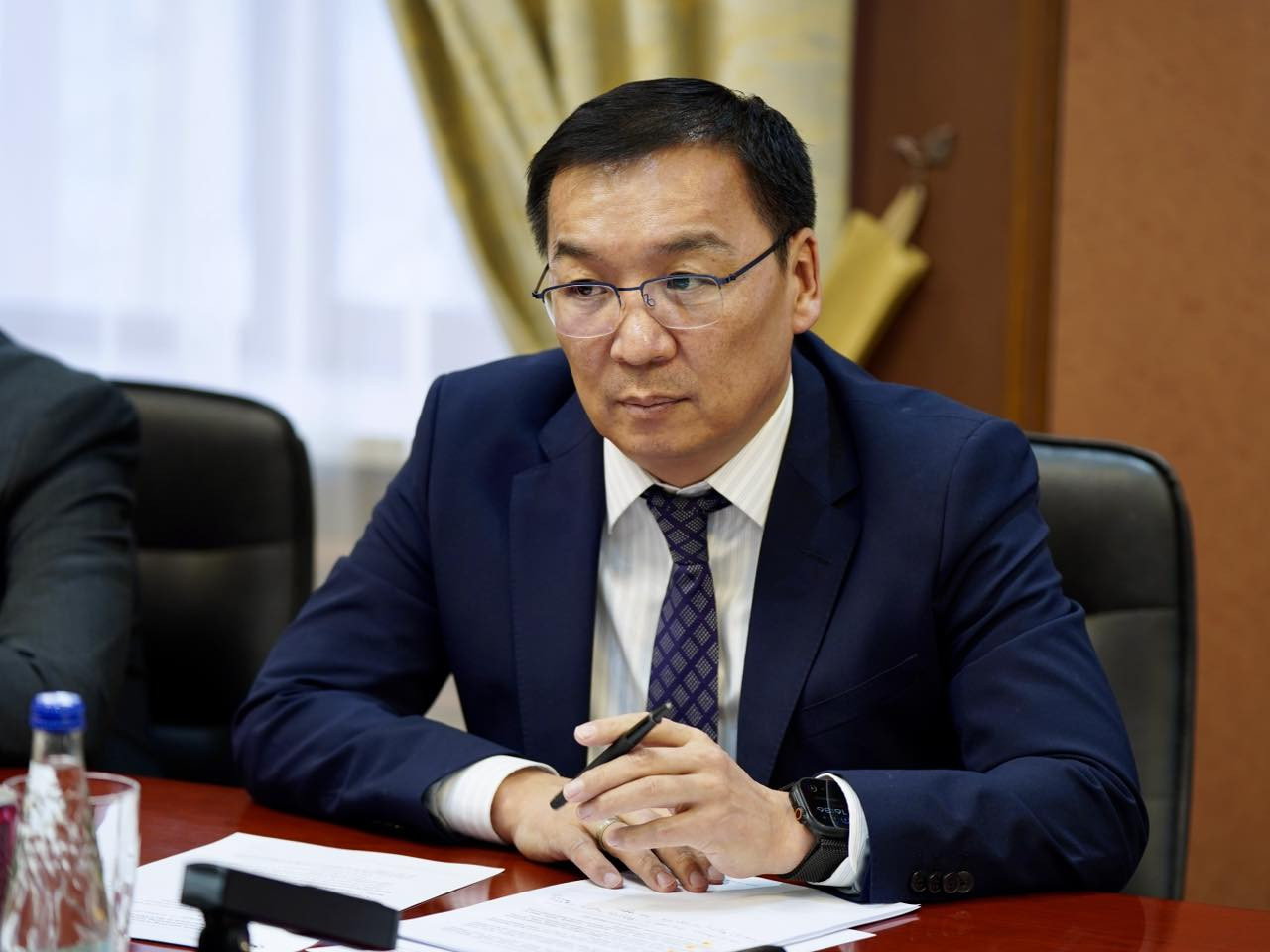 ВИДЕО: Зам, тээврийн яамны ТНБД Б.Насантогтохын гэрээс 350 сая төгрөг хурааж, шалгаж байна