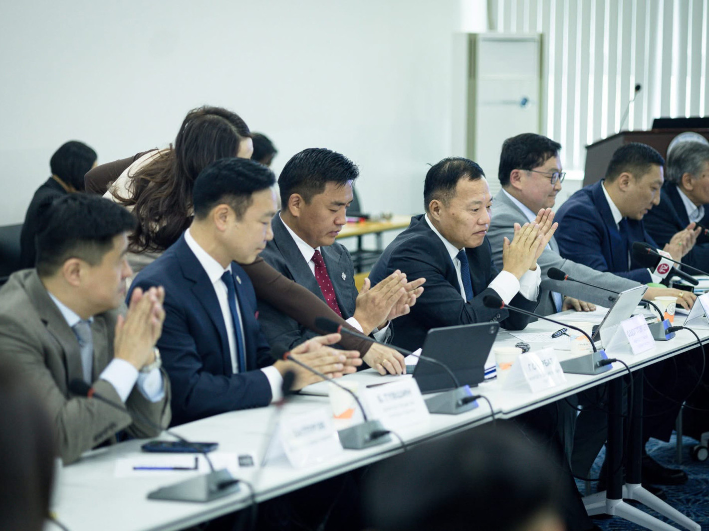 АН-ын гишүүдийн боловсруулж буй “Эдийн засгийн эрх чөлөөний тухай” хуулийн төслийн нээлттэй хэлэлцүүлгийг хийлээ