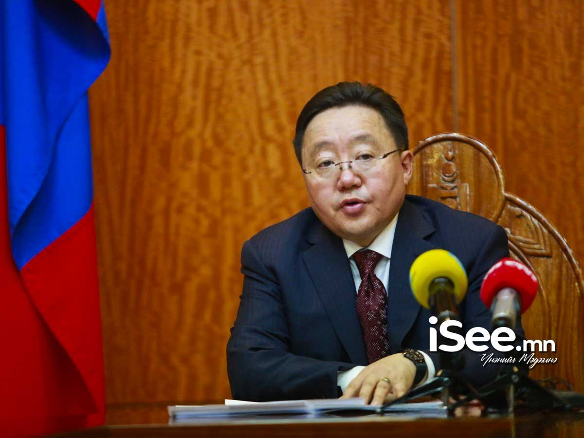 Ц.Элбэгдорж: Миний амыг сольж зуусан нэгнээс С.Баяр сонссон юмаа давтаж яриад байгаа бололтой, сайныг нэрэндээ наах гэсэн гажиг л мега төслийг унагадаг