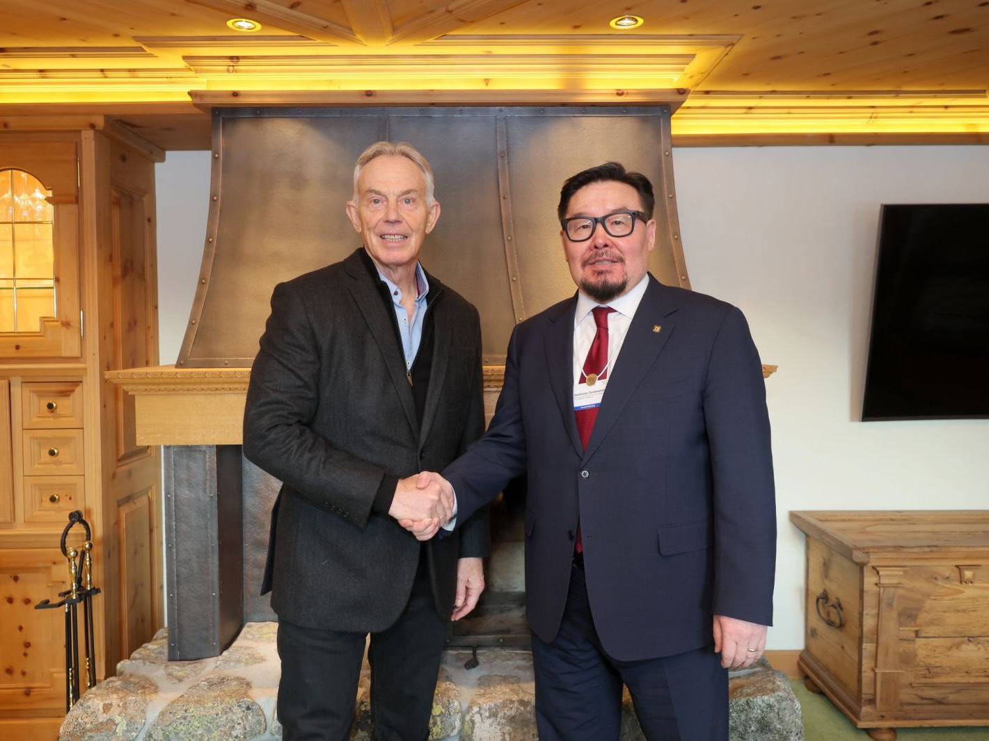 Ерөнхий сайд Г.Занданшатар Британийн Ерөнхий сайд асан Тони Блэйр нар Давос хотноо уулзлаа 