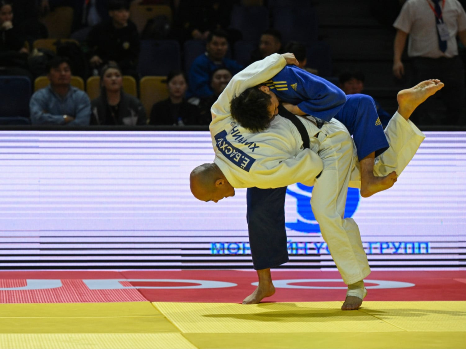 Жүдо бөхийн УАШТ-ий үеэр тог тасарсны улмаас тэмцээн түр завсарлалаа