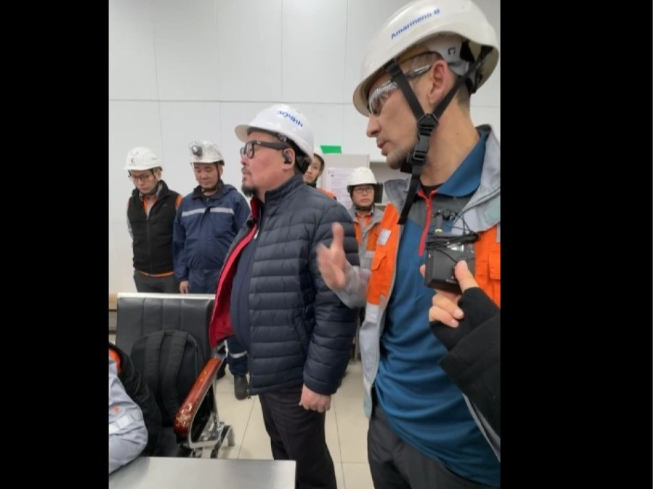 ВИДЕО:Ерөнхий сайд Г.Занданшатар Бөөрөлжүүтийн цахилгаан станцад ажиллаж байна