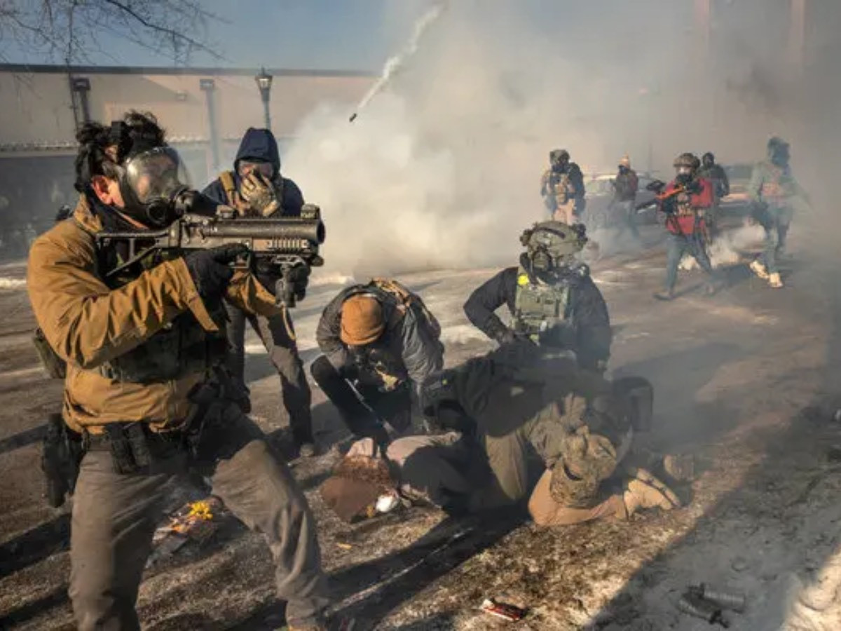 ВИДЕО: АНУ-ын холбооны агент жирийн иргэнийг буудаж, хөнөөсөн нь эсэргүүцлийн жагсаал дахин эхлэхэд хүргэжээ
