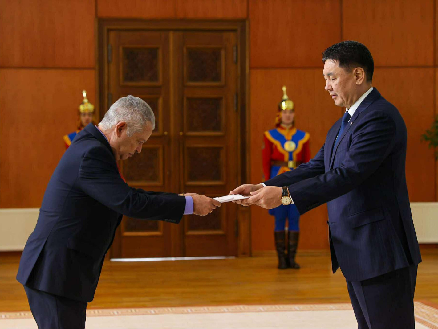 Куба Улсын Элчин сайд Итгэмжлэх жуух бичгээ өргөн барилаа