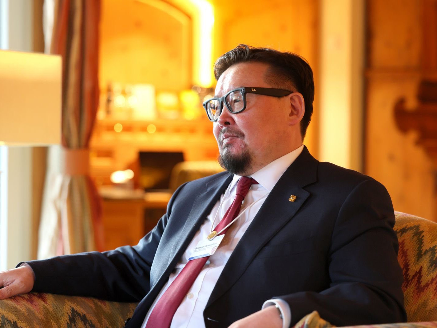 ВИДЕО: Г.Занданшатар "ухаалаг нүдний шил"-ний тусламжтай хийсэн Давос хотын бичлэгээ нийтэлжээ