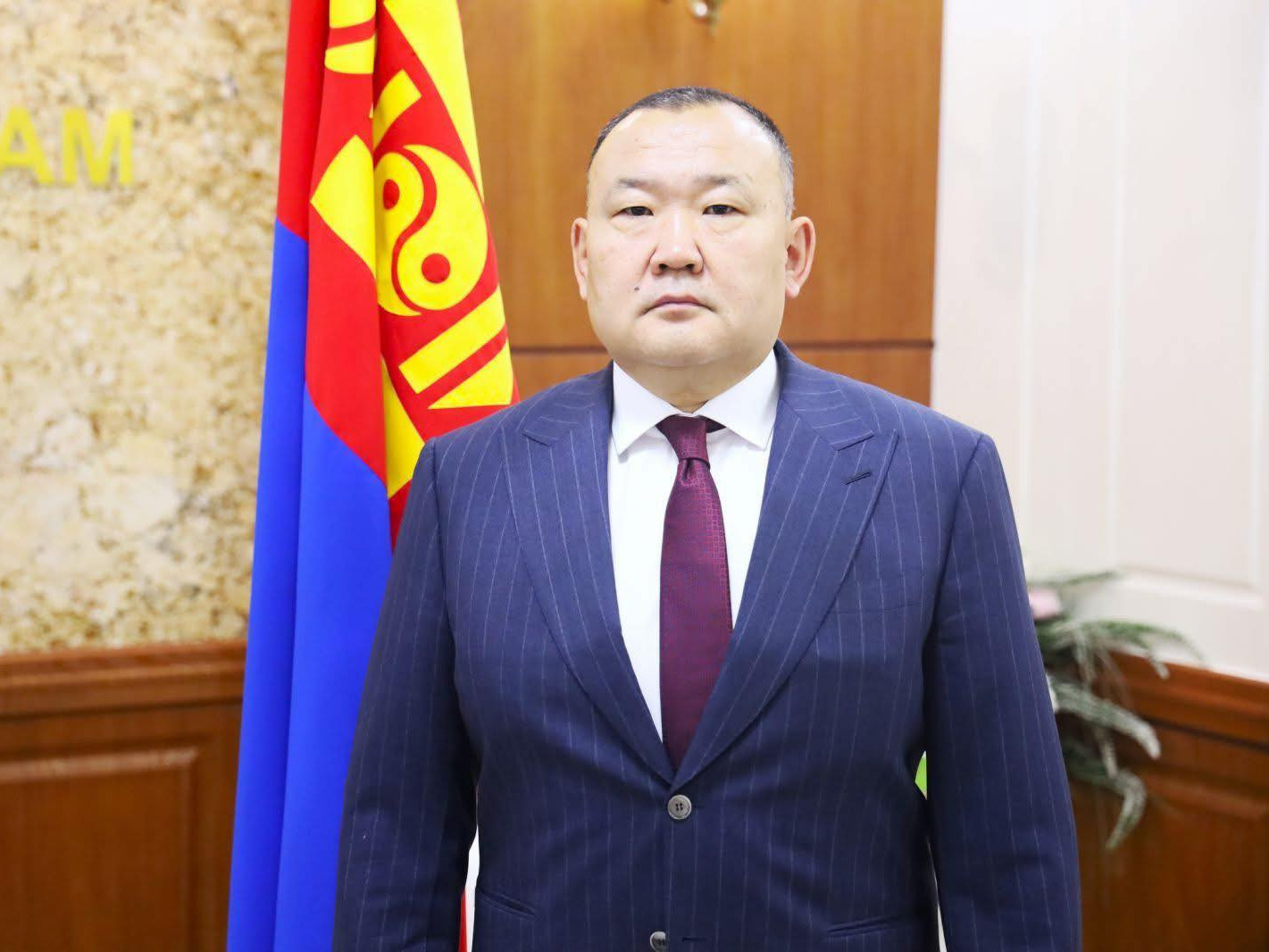 Баянхонгор аймгийн нутгийн зөвлөлийн даргаар Аж үйлдвэр, Эрдэс баялгийн дэд сайд Б.Энхтүвшин сонгогджээ