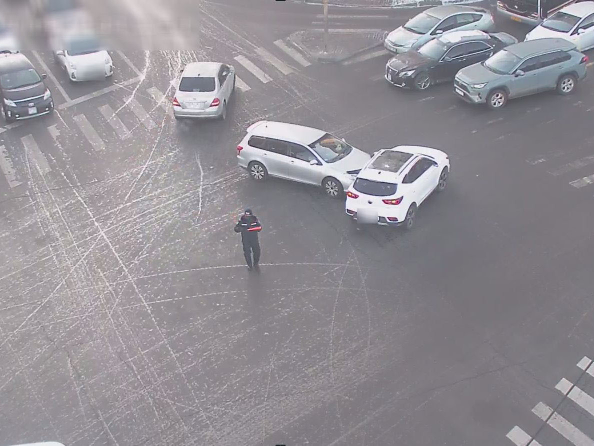 17:00 цагийн байдлаар замын хөдөлгөөний ачаалал үүсгэсэн найман зам тээврийн осол гарчээ 