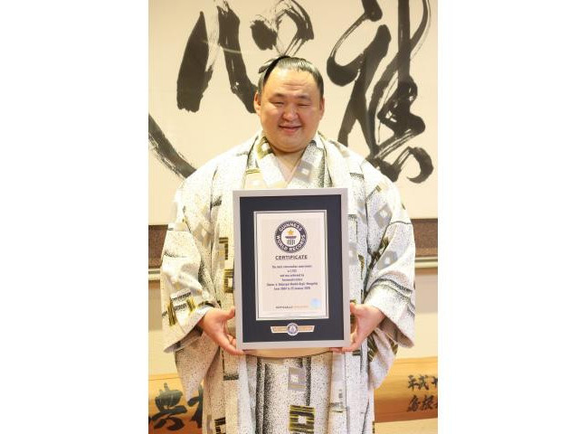 Тамаваши Б.Мөнх-Оргил мэргэжлийн сүмод нэг ч өнжилгүй 1763 удаа барилдаж, Гиннесийн номд бичигджээ