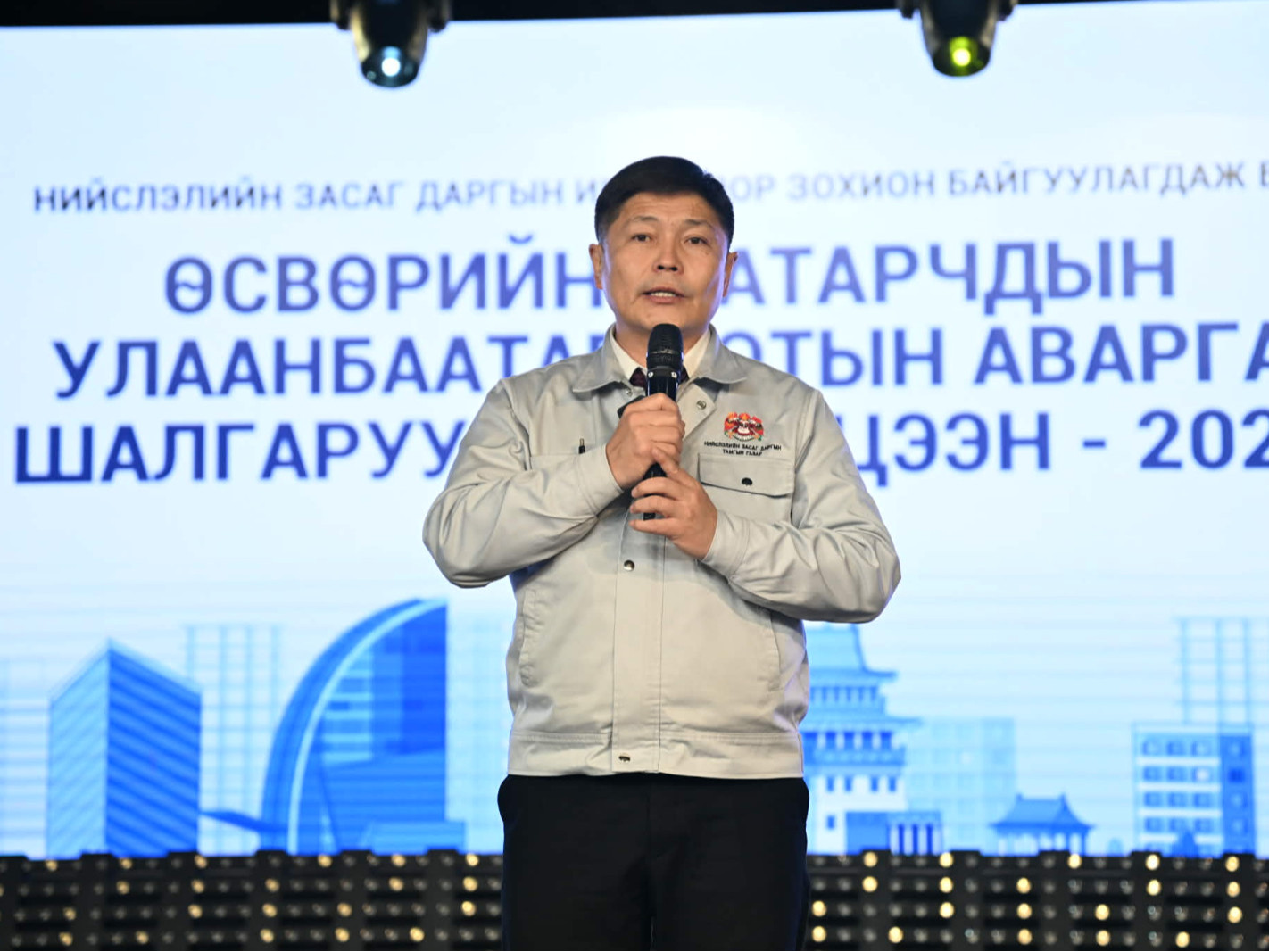 Хотын дарга дэргэдээ өсвөрийн шатарчдын шигшээ баг байгуулах шийдвэр гаргасан нь олон нийтийн шүүмжлэлийг дагуулж эхэллээ