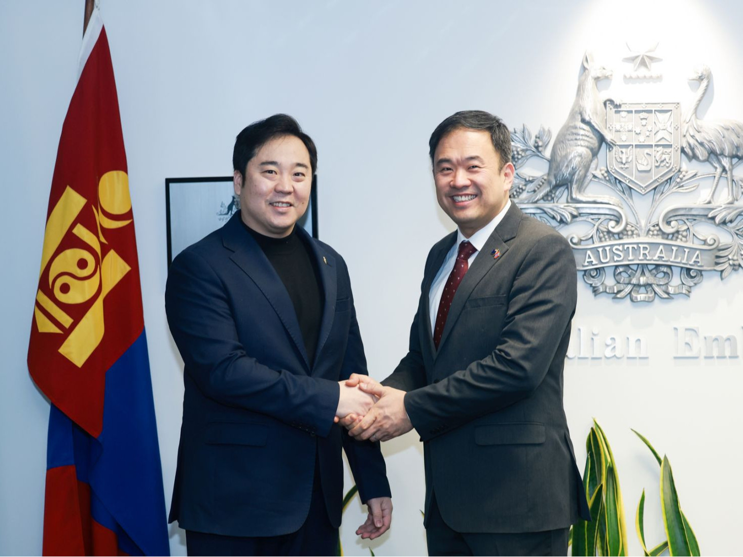 НИТХ-ын дарга А.Баяр Австрали Улсын Элчин сайд Лео Зенгтэй уулзаж, агаарын бохирдол, түгжрэлийн асуудлаар санал солилцлоо 