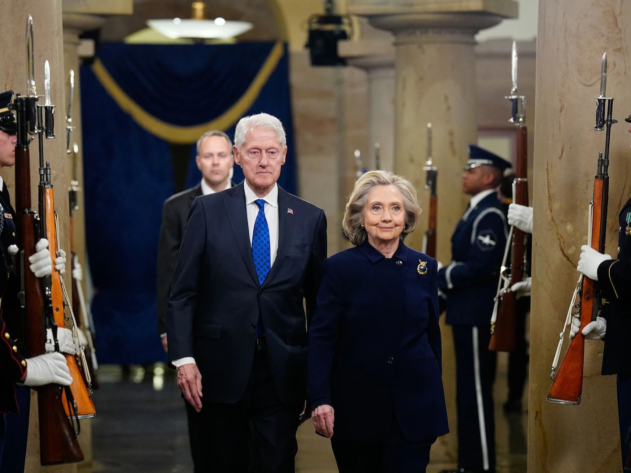 Билл Клинтоны гэр бүл Ж.Эпштейний "бэлгийн хүчирхийлэл"-тэй холбоотой хэрэгт Конгресст мэдүүлэг өгөхөөр тохиролцжээ