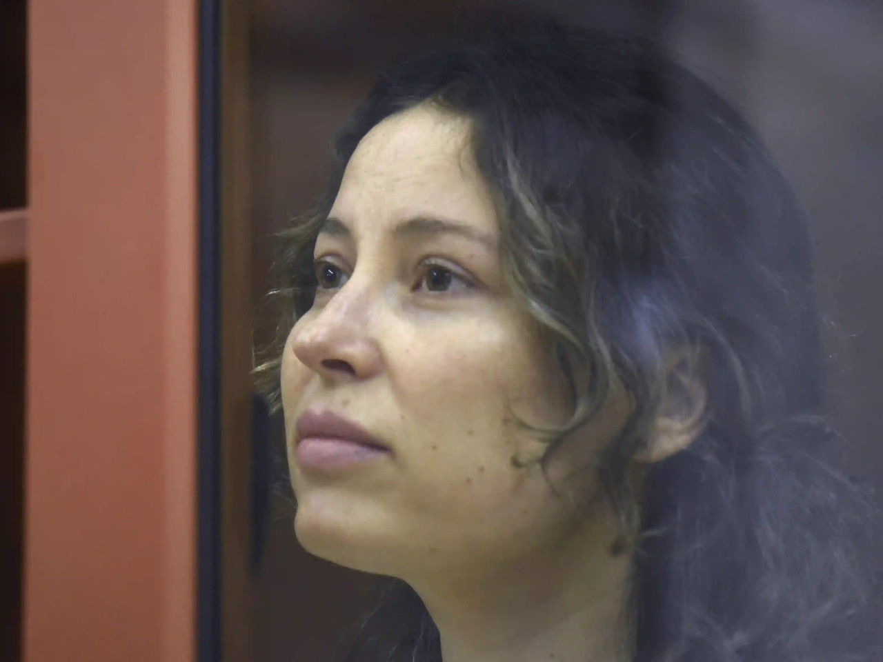 "Лениний бунханыг шатааж, Улаан талбайг дэлбэлнэ" гэж согтуудаа ярьсан эмэгтэйд ОХУ-ын шүүх 4 жилийн хорих ял оноожээ