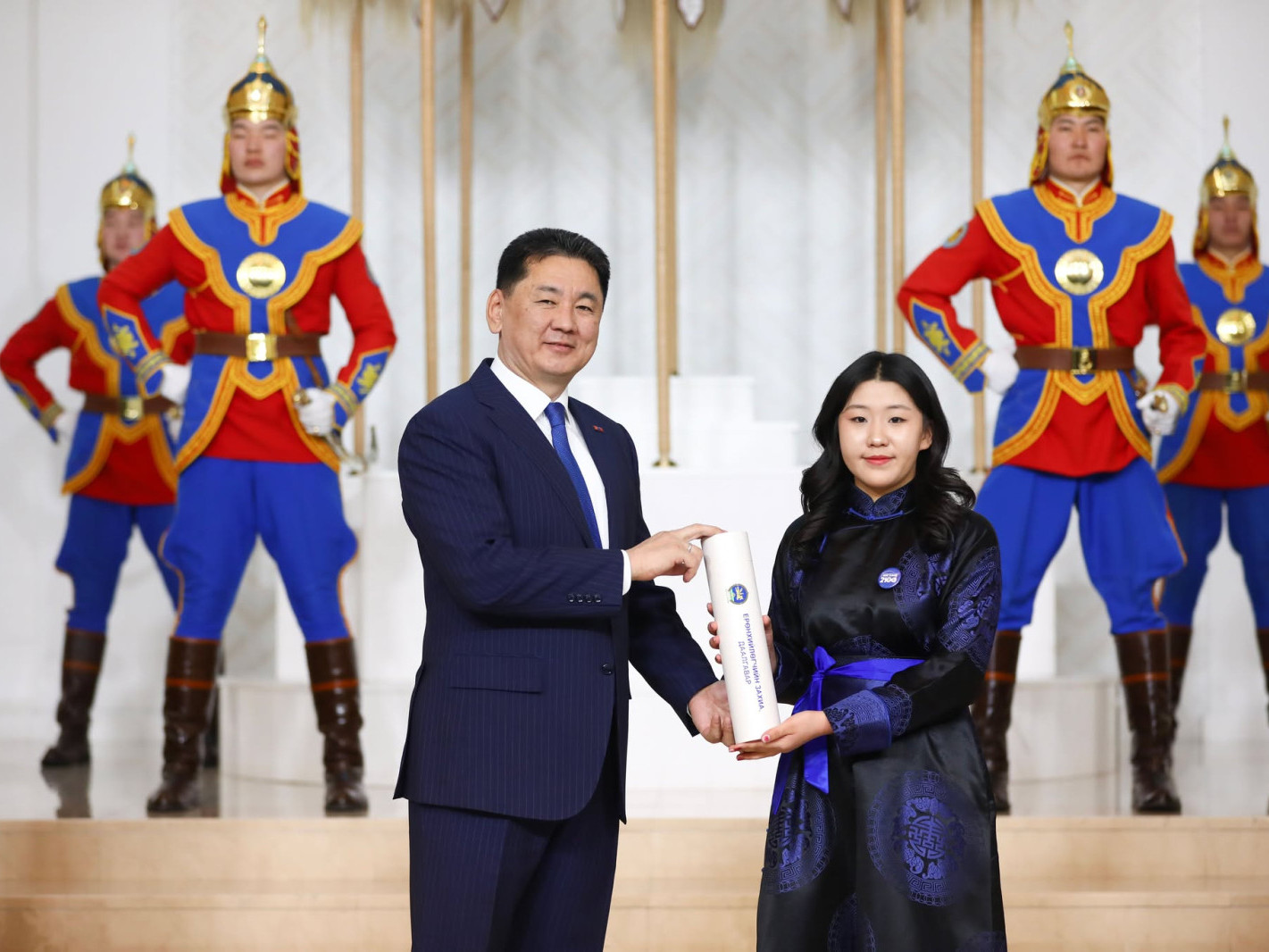 ФОТО: “Ерөнхийлөгчийн илгээлт-2100” хөтөлбөрийн эздэд захиа, даалгавар гардууллаа