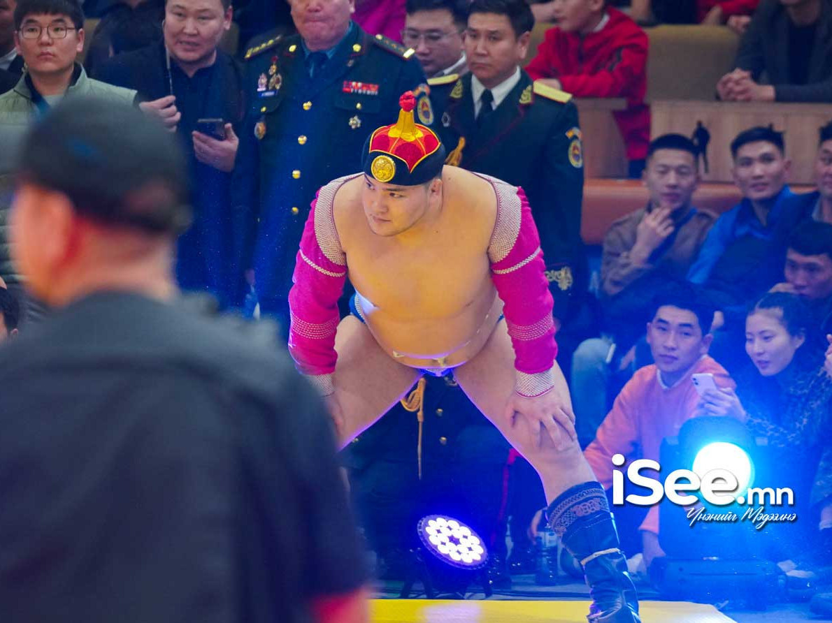 Сар шинийн барилдааны гурвын даваа 13 цагаас үргэлжилнэ