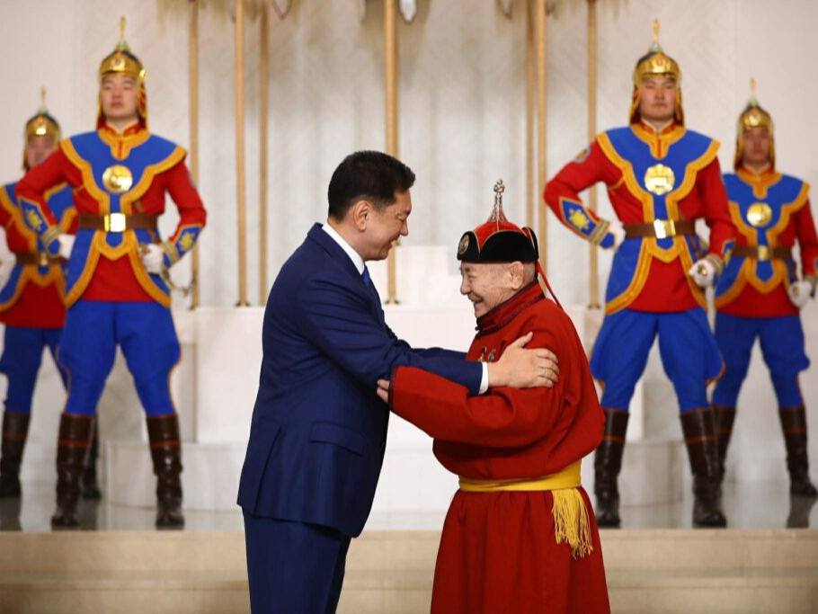 Ерөнхийлөгч У.Хүрэлсүх 10 цагт төрийн өндөр дээд цол, одон медаль гардуулна