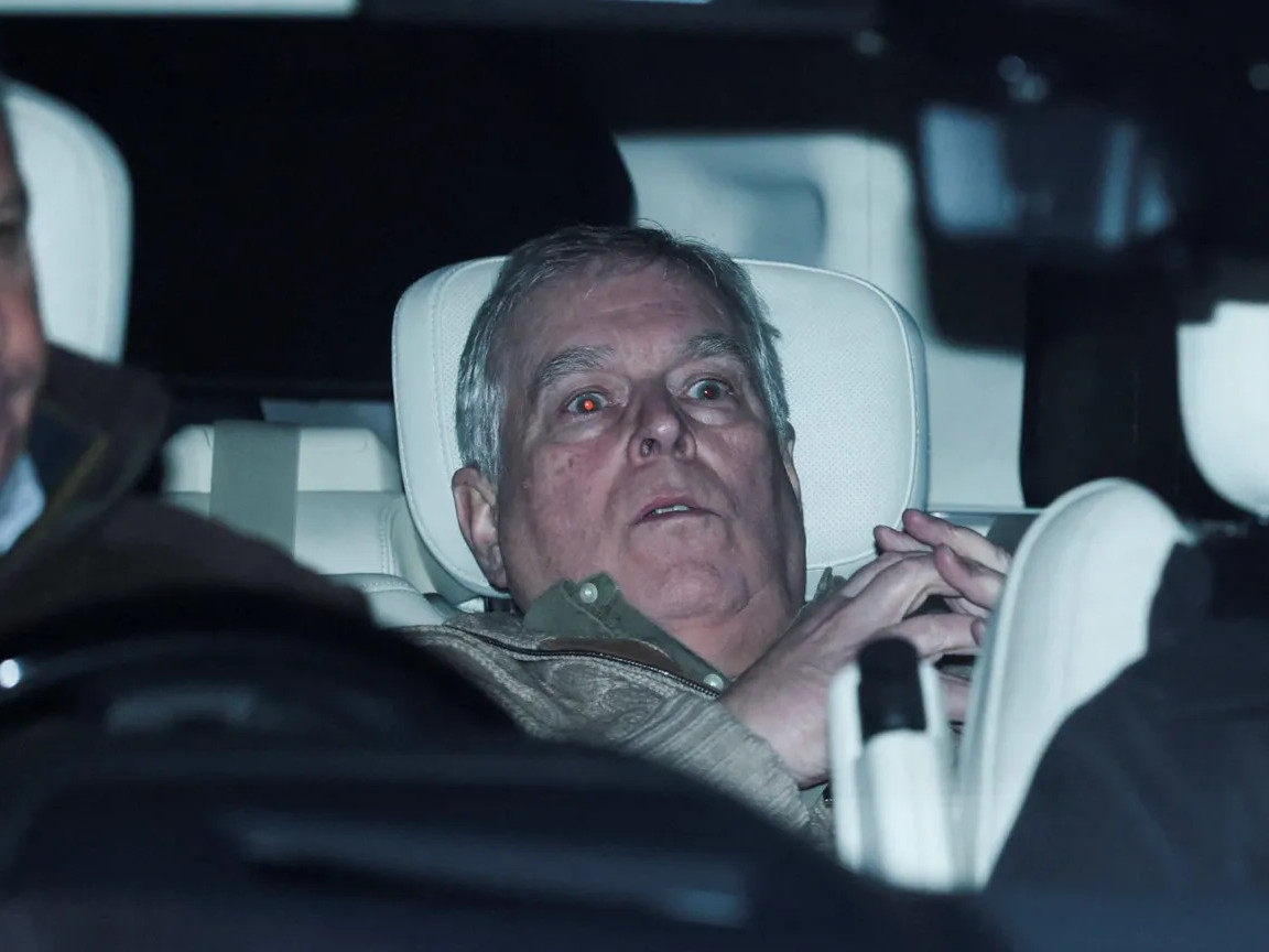 Хааны гэр бүлийн гишүүн, Хаан III Чарльзын дүү Эндрюг баривчилж, шалгалтын шатанд суллажээ