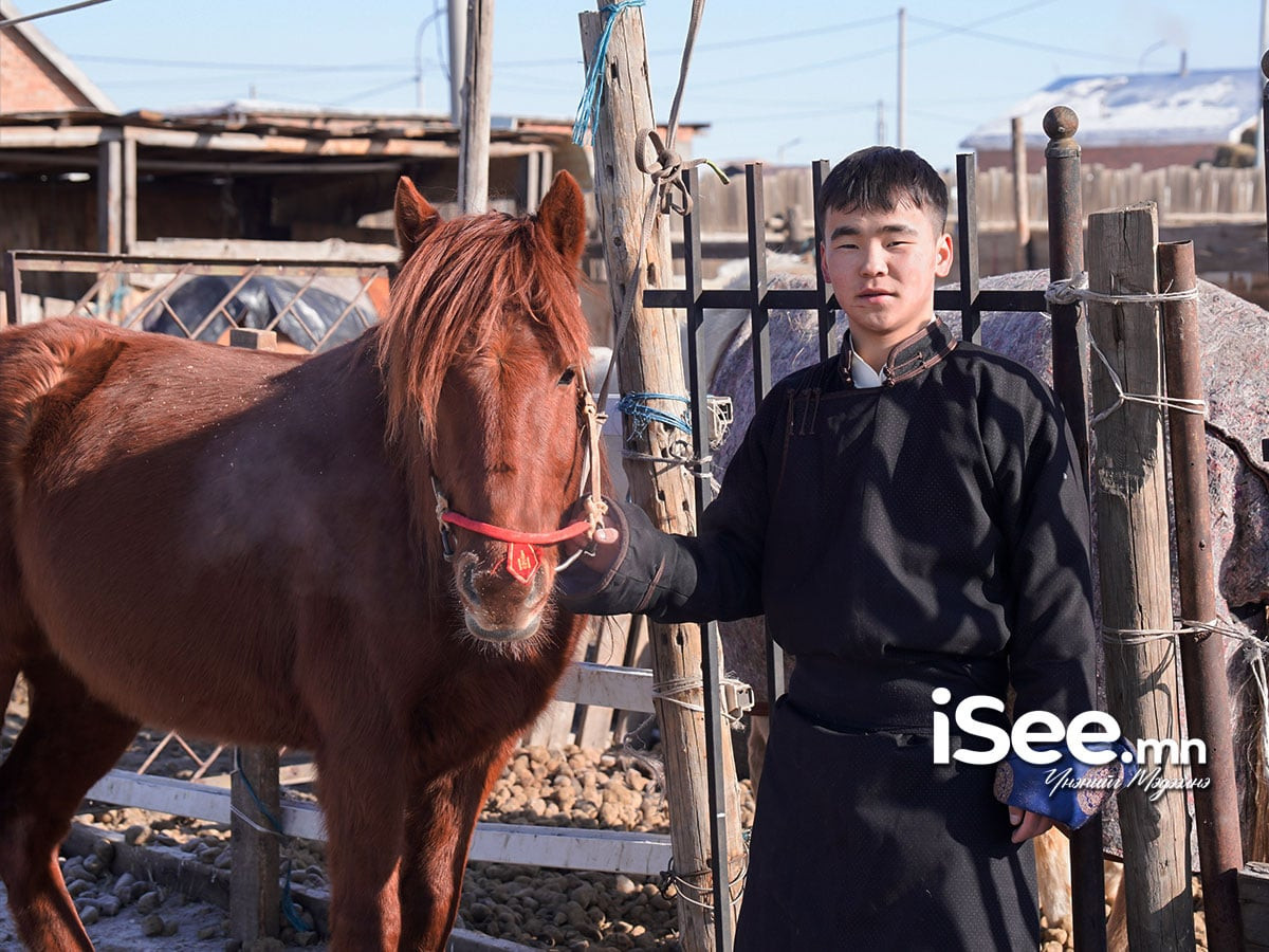 Ц.Баярбат: "Шоу халзан"-аа унаж, Улсын баяр наадамд айрагдсаны дараа “Чадна банди минь” гэж хэлсэн бичлэг маань цацагдахад маш их ичсэн