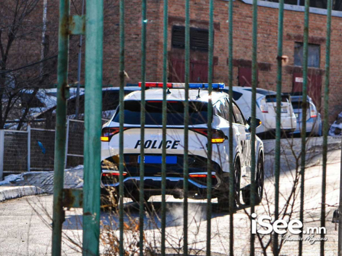 Явган хүний гарцтай хэсгээр зам хөндлөн гарч байсан явган зорчигчийг мөргөж гэмтээжээ