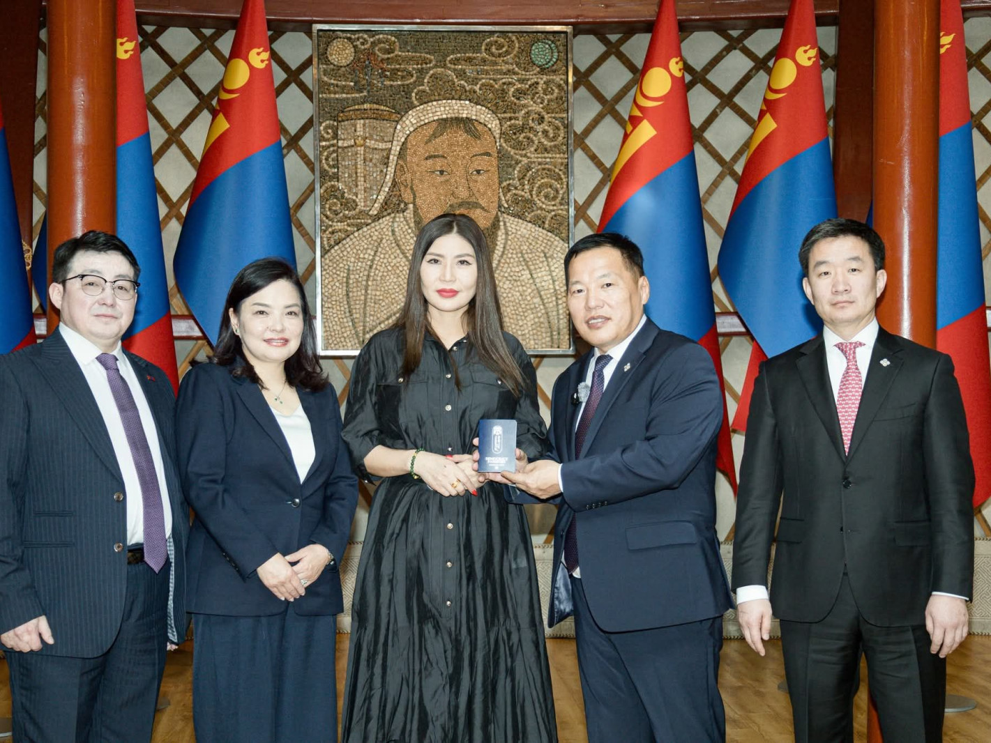 Жүжигчин Г.Отгонцэцэг Ардчилсан намд элсжээ