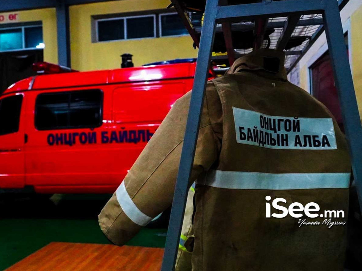 Зургаан давхар байрны дээврээс үсрэх гэж байсан 13 настай охиныг аварчээ