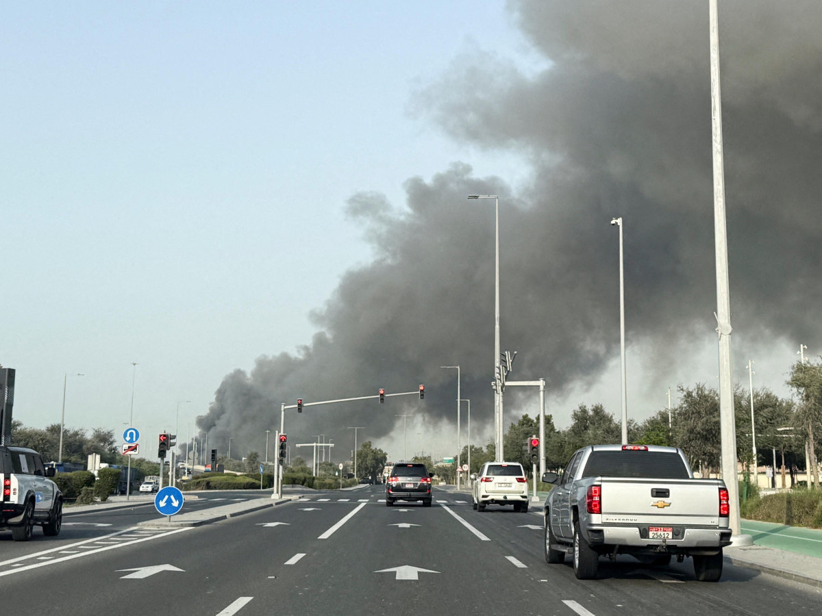 Ираны тал хөрш орнуудынхаа нисэх буудал, далайн боомтуудад цохилт өгчээ