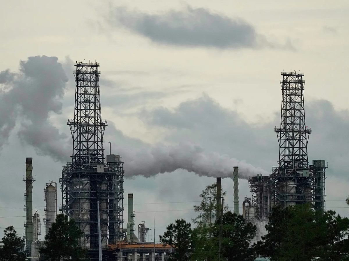 Иранд мөргөлдөөн үргэлжилж буйтай холбоотойгоор газрын тосны үнэ дахин өсжээ