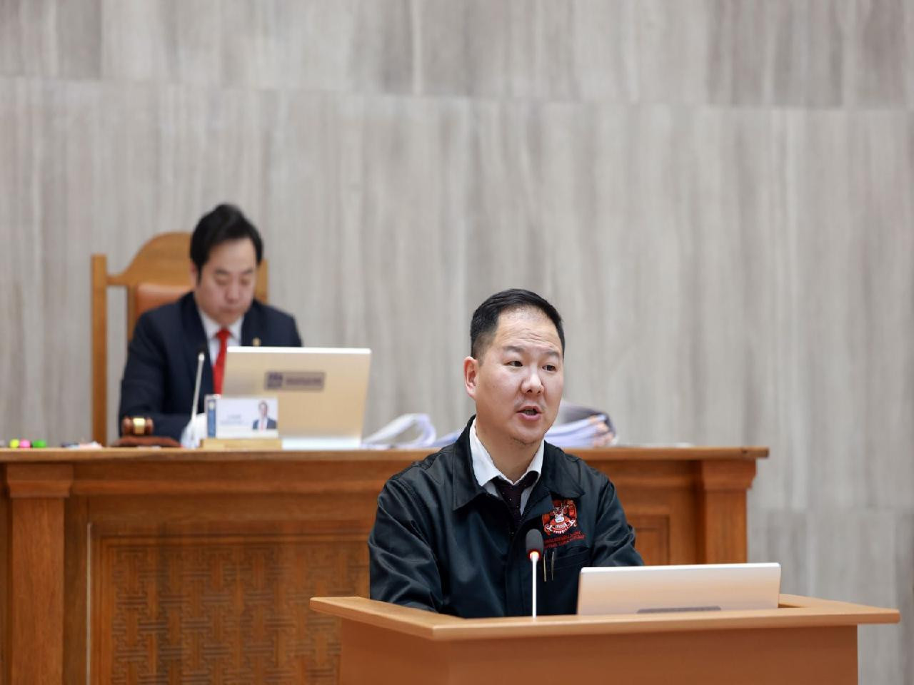 “Улаанбаатар трам”, ДЦС-5, “Шинэ их тойруу” хурдны зам зэрэг төслийн санхүүжилтийг хойшлуулж, нийслэлийн төсвийг баталлаа