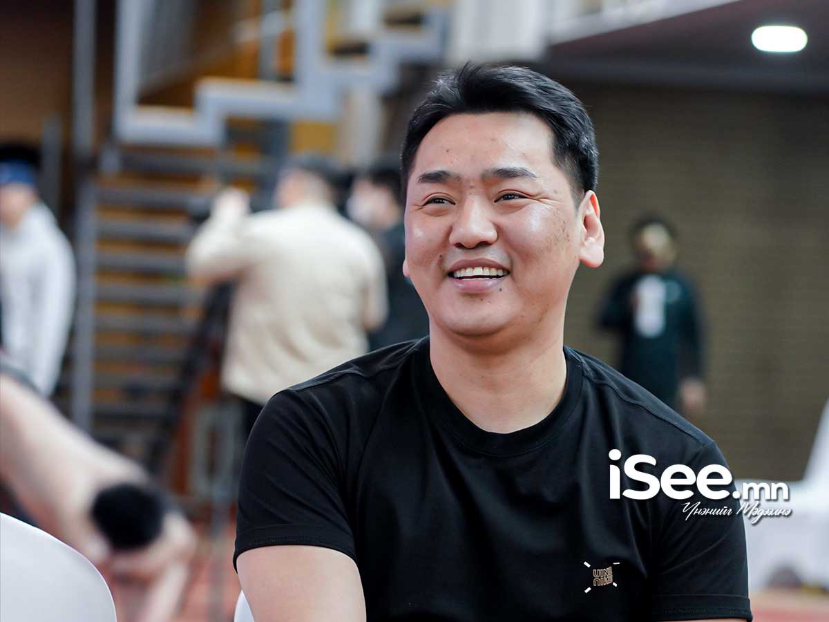 Б.Амарсайхан: Намрын хүйтэн шөнө гал командын машин дүүрэн ус дээрээсээ цацуулж байж хийсэн “Уучил” дуу маань хит болж, бид магнайгаа хагартал баярлаж байлаа