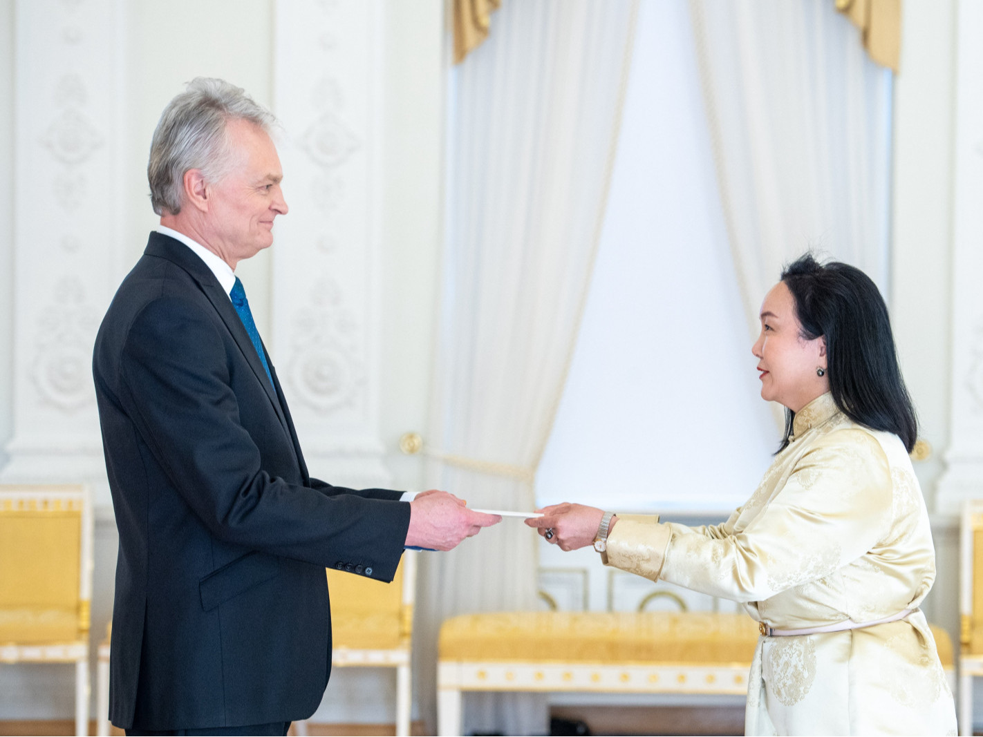 Бүгд Найрамдах Литва Улсад хавсран суух Элчин сайд Н.Оюундарь Итгэмжлэх жуух бичгээ өргөн барьжээ