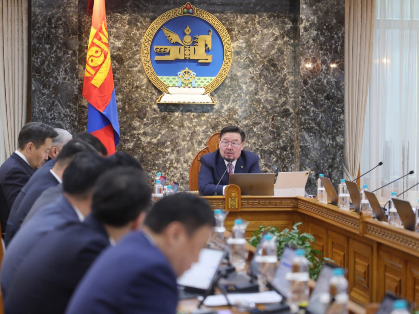 “Импортын барааны гаалийн албан татварын хувь, хэмжээ батлах тухай” УИХ-ын тогтоолд нэмэлт оруулах тухай төслийг яаралтай хэлэлцүүлэхээр өргөн мэдүүлнэ