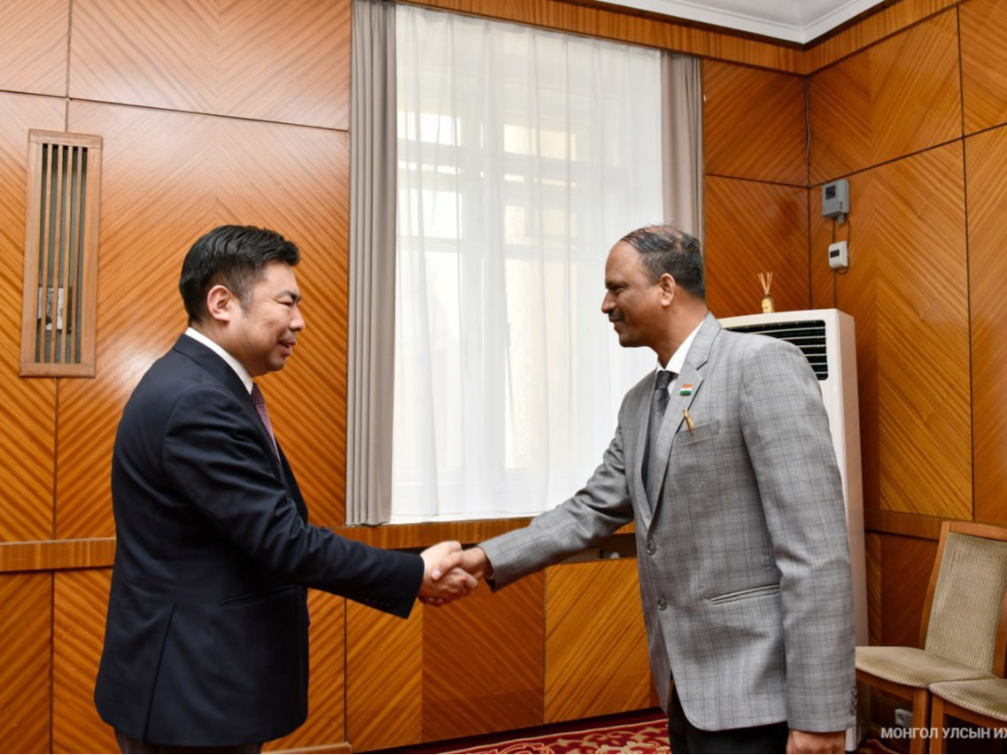 Төсвийн байнгын хорооны дарга Н.Наранбаатар БНЭУ-аас Монгол Улсад суугаа Элчин сайд Атул Малхари Готсурве-г хүлээн авч уулзав